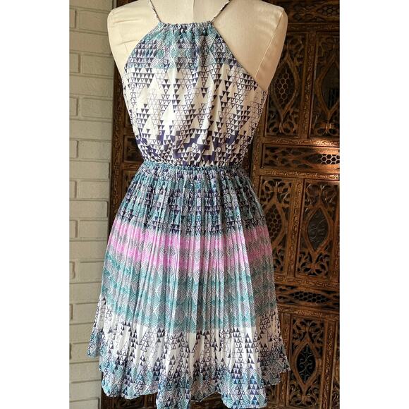 Summery Halter Dress with Geometric Patterns - by Double Zero - Picture 2 of 5